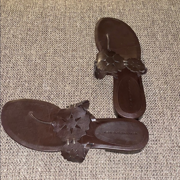 Vera Wang Lavender Sandals - Picture 2 of 7